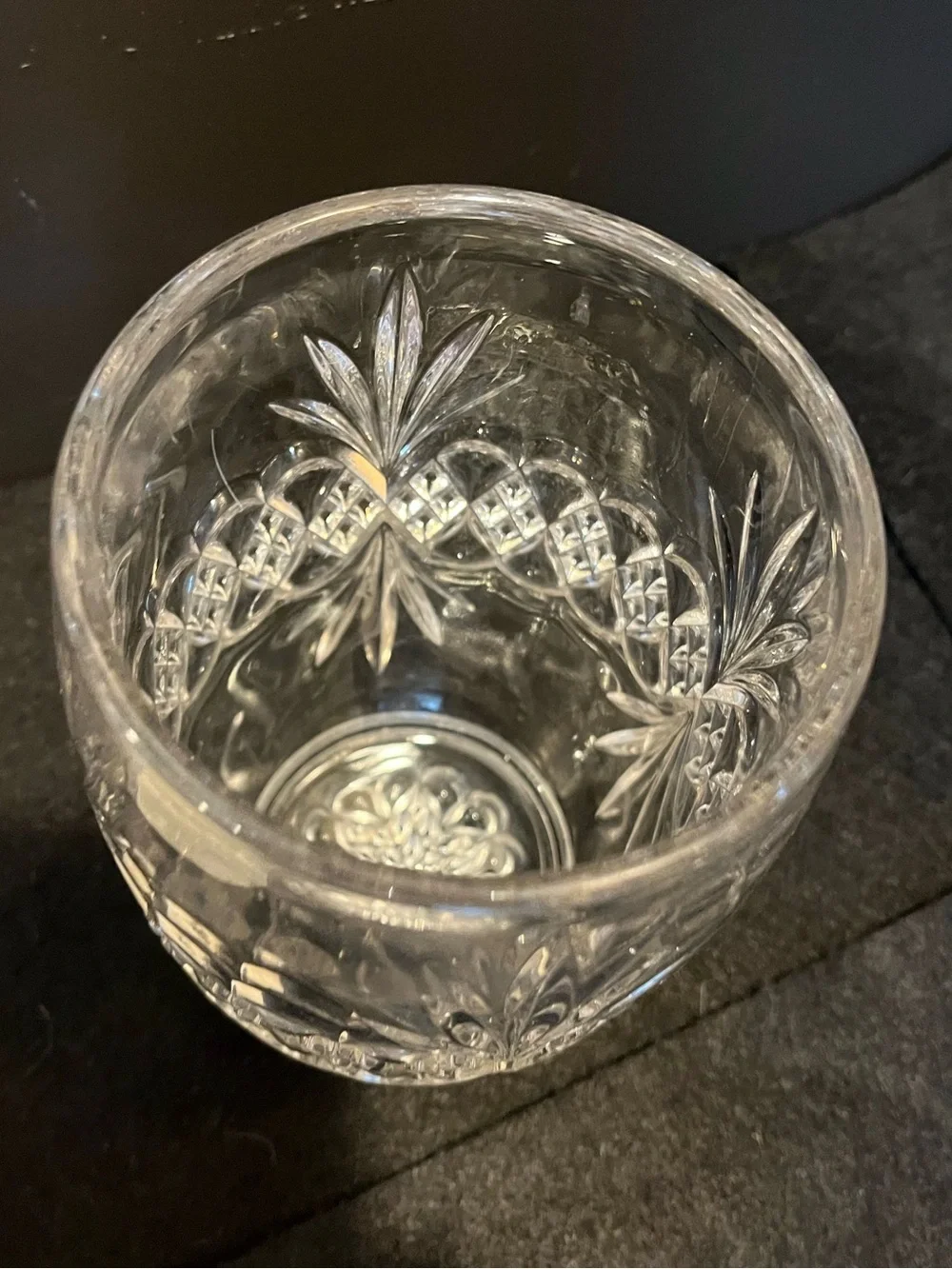 Vintage pressed cut glass vase - Picture 4 of 11